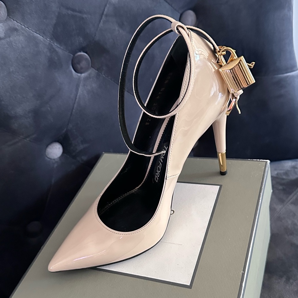 Tom Ford padlock pumps